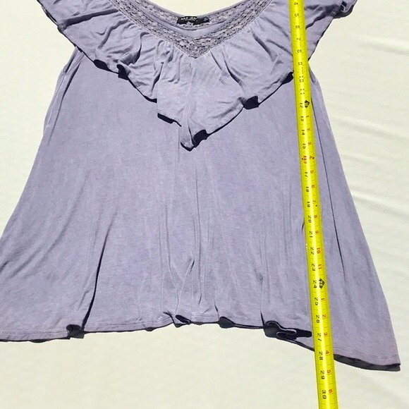 Max Jeans Blue Ruffled Double V Neckline Swing Top Size Medium - Picture 14 of 15